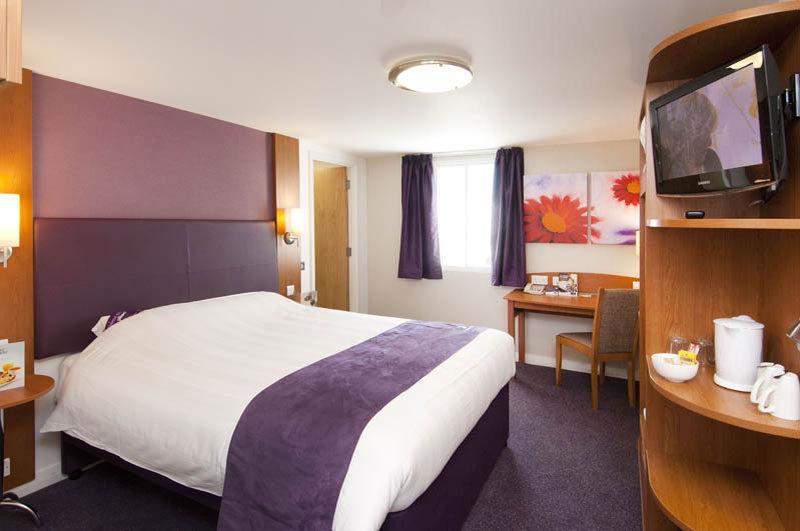 Premier Inn Wrexham North Экстерьер фото